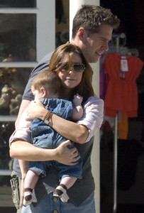 Alyson Hannigan and her husband Alexis Denisof out shopping with their daughter Satyana Denisof in Beverly Hills on October 17th 2009 10