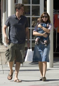 Alyson Hannigan and her husband Alexis Denisof out shopping with their daughter Satyana Denisof in Beverly Hills on October 17th 2009 15