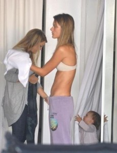 Alessandra Ambrosio spotted changing her clothes at the fitting room while shopping her baby daughter Anja in Los Angeles on October 16th 2009 1