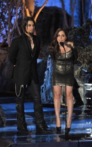 Eliza Dushku and Dave Navarro on stage during the Spike TVs 2009 Scream Awards