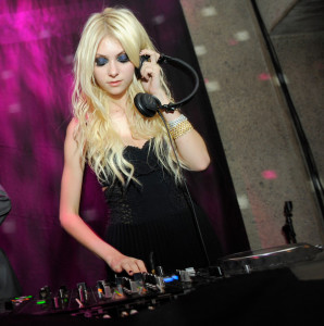 Taylor Momsen attends the 2009 Whitney Museum Gala Studio Party at The Whitney Museum of American Art on October 19th 2009 in New York City 6