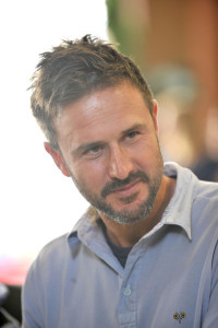 David Arquette passes out food to residents of Tenderloin district at the Feeding America Food Bank on October 22nd 2009 in San Francisco California 1