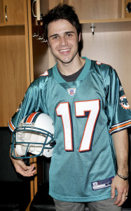 Kris Allen picture as he arrives at the Land Shark Stadium prior to his performance at the Miami Dolphins tailgate party on October 23rd 2009 3