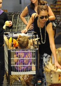 Jessica Alba spotted pumpkins shopping for Halloween at Whole Foods with her baby daughter Honor Marie in Beverly Hills on October 16th 2009 1