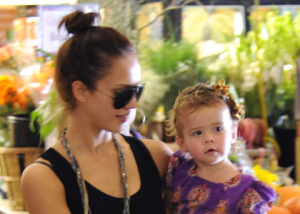 Jessica Alba spotted pumpkins shopping for Halloween at Whole Foods with her baby daughter Honor Marie in Beverly Hills on October 16th 2009 2