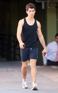 Joe Jonas spotted on his way to the gym in West Hollywood on October 24th 2009 1