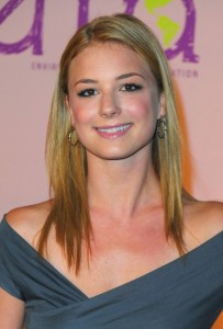 Emily VanCamp arrives to the 20th Anniversary Environmental Media Awards held on the backlot at Paramount Studios on October 25th 2009 in Los Angeles 1