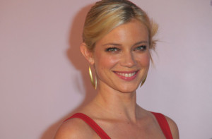 Amy Smart arrives to the 20th Anniversary Environmental Media Awards held on the backlot at Paramount Studios on October 25th 2009 in Los Angeles 2