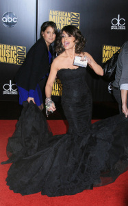 Paula Abdul arrives at the 2009 American Music Awards on November 22nd 2009