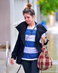 Shenae Grimes picture as she is on her way for her daily gym training on December 30th 2009 4