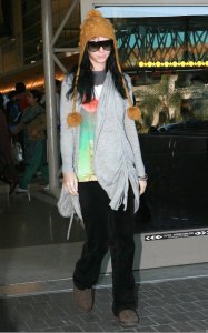 Katy Perry seen wearing a kintted honey brown hat at LAX Airport on December 24th 2009 4