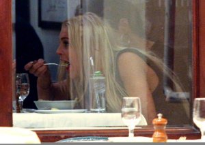 Lindsay Lohan spotted having dinner with her friends at Ciprian in New York on December 23rd 2009 2