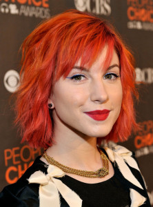 Hayley Williams arrives at the Peoples Choice Awards 2010 held at Nokia Theatre on January 6th 2010 in Los Angeles 3