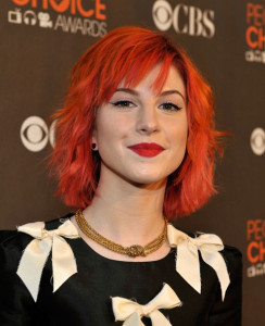 Hayley Williams arrives at the Peoples Choice Awards 2010 held at Nokia Theatre on January 6th 2010 in Los Angeles 4