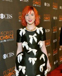 Hayley Williams arrives at the Peoples Choice Awards 2010 held at Nokia Theatre on January 6th 2010 in Los Angeles 1