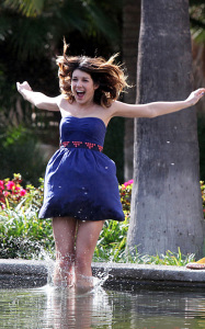 Shenae Grimes spotted getting wet while running into a fountain for an episode of 9010 in Los Angeles on January 8th 2010 12