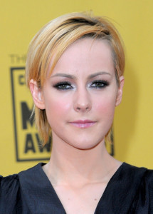 Jena Malone arrives at the 15th annual Critics Choice Movie Awards held at the Hollywood Palladium on January 15th 2010 in California 5