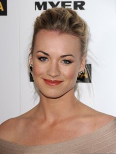 Yvonne Strahovski attends the Australia Week Black Tie Galaon January 16th 2010 4