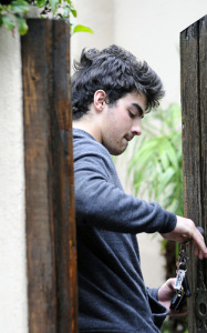 Joe Jonas photo as he arrives at his house on January 19th 2010 in Los Feliz 1