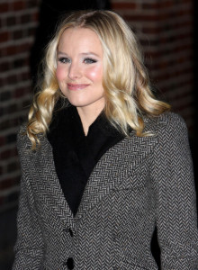 Kristen Bell spotted arriving at the studio for an interview at The Late Show With David Letterman on January 18th 2010 wearing a gray stylish coat 3