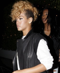 Rihanna arrives at the Italian Restaurant Giorgio Baldi on January 10th 2010 in Los Angeles 2