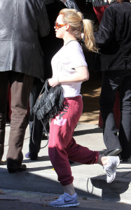 Hilary Duff spotted on January 28th 2010 as she arrives at the  Il Piccolino on North Robertson Blvd in West Hollywood 2