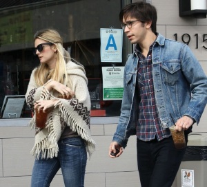 Drew Barrymore and Justin Long seen on January 29th 2010 while shopping together in Los Feliz California 5