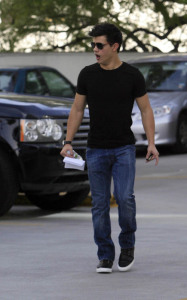 Taylor Lautner spotted walking the streets on January 9th 2010 wearing a black tshirt and sunglasses 4