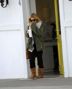 Drew Barrymore spotted walking around in Beverly Hills on February 8th 2010 wearing black sunglasses 4