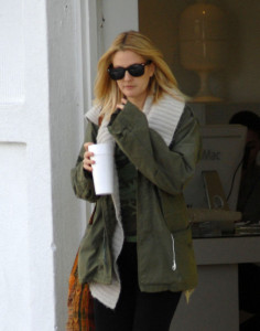 Drew Barrymore spotted walking around in Beverly Hills on February 8th 2010 wearing black sunglasses 3