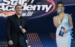 Star Academy season seven first prime picture of Kathem Saher together with Hilda Khalifa on stage