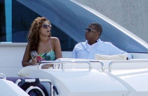 Beyonce and JayZ while at the luxururious yacht on February 20th 2010 in Miami Florida 6