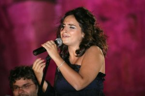 Zena Aftimos from Syria photo before star academy while singing live on stage