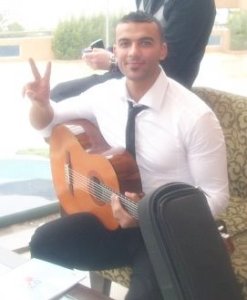 photo of Mohamad Ali Maghrabi from Egypt before star academy singing on his guitar