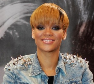 Rihanna picture while signing autographs for fans on March 4th 2010 at the Alexa shopping mall in Berlin Germany 2