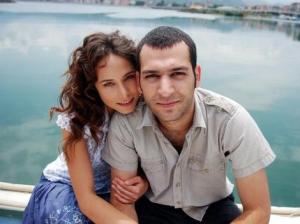 photo of Turkish actor Murat Yildirim with his real wife 10