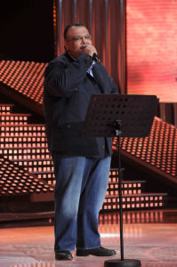 star academy fouth prime on March 12th 2010 picture of Nabil Shoail singing on stage