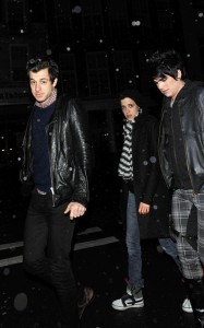 Adam Lambert spotted in central London on March 20th 2010 with Sam Ronson and her brother Mark Ronson 4