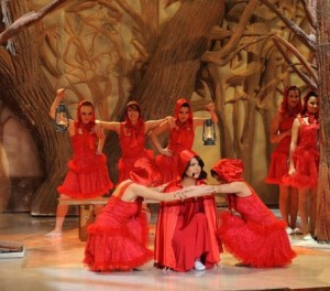 picture of the Fifth Prime of star academy on March 19th 2010 with student Asmaa Mahalawi singing on stage