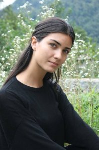 turkish model and actress Tuba Buyukustun natural beauty picture