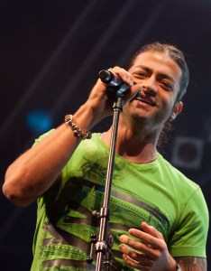 Fadi andrawos wallpaper during a concert 5