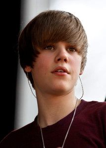 Justin Bieber performs during the Easter Egg Roll on the South Lawn of the White House April 5th 2010 in Washington 2