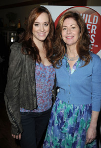 Dana Delany and Andrea Bowen attend the celebrity rally on ABCs Wisteria Lane to raise awareness about child hunger on April 7th 2010 in Universal City 2