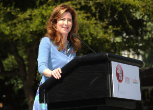 Dana Delany attends the celebrity rally on ABCs Wisteria Lane to raise awareness about child hunger on April 7th 2010 in Universal City 4