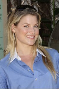 Ali Larter attends the Environmental Media Associations Annual Organic Garden Luncheon on May 26th 2010 in Los Angeles 2