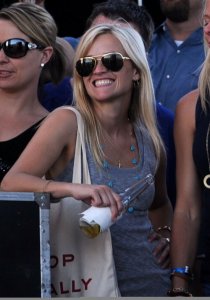 Reese Witherspoon spotted on April 25th 2010 at the Stagecoach Music Festival in Indio 3