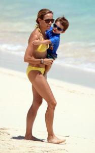 Sheryl Crow was spotted with her son Wyatt Steven Crow on May 28th 2010 at the One and Only Club on the beach in the Bahamas 3