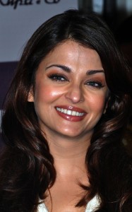 Aishwarya Rai was spotted on May 27th 2010 as she attends a book launch in Mumbai 4