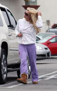 Britney Spears spotted on May 27th 2010 as she was dropping her boys off at school in Los Angeles 1