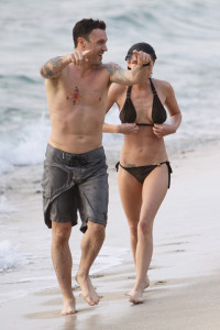 Megan Fox spotted on May 31st 2010 while swimming at the beach in Hawaii with her boyfriend Brian Austin Green 8